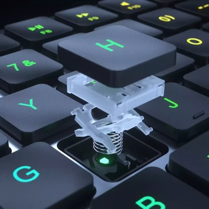 Nubia представила игровую клавиатуру и мышь Red Magic 1S