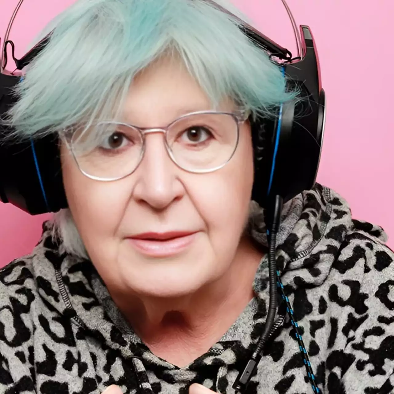 Выбивала «платину» в Dark Souls? 91-летняя геймерша так увлеклась игрой, что вынудила полицию вломиться в ее дом