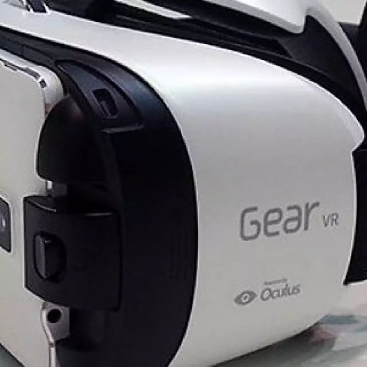 Samsung Gear VR можно купить за 100 $