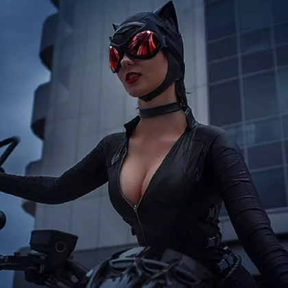 Самый горячий косплей на женщину-кошку в кожаных костюмах и нижнем белье